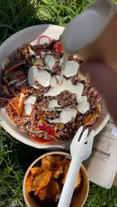 A short video showcasing a visit to a Tossed restaurant, highlighting their healthy salad options and gluten-free availability.