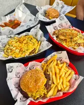 📍 Mr Fries, Muntz Street. 𝘈𝘥/𝘪𝘯𝘷𝘪𝘵𝘦

NEW OPENING 🍟 Mr Fries specialise in proper loaded fries, including some options we’ve never even come across before 👀 We tried the lasagne fries - unique but surprisingly tasty, and the brisket mac & cheese fries which were easily my fave, such a good combo 🔥 The smash burger and brisket burger were also enjoyed. The quality and tenderness of the brisket genuinely stood out more than some smokehouses we’ve been to 👏🏼 The service was friendly and welcoming, and this is defo a spot that we’d go back to 🤤

Follow @halaldiningbham for more reviews & recommendations!

-
#birminghamfood #halalfoodbirmingham #birminghamrestaurants #birminghameats #loadedfries