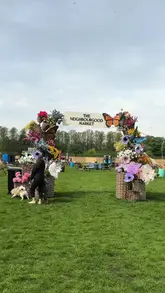 A short, energetic tour of The Neighbourgood Market in Edinburgh, highlighting various street food vendors including Cold Town Beer, The Happy Dumplings Co, Flame to Fork, and Good Bird. The video captures the outdoor, casual atmosphere and showcases a variety of dishes like dumplings, steak frites, hot dogs, and chicken wings.