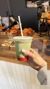 A short vlog-style review of The Bonnie Barista, featuring a tour of the cafe's interior, a look at their pastry selection, and a taste test of their strawberry and cream matcha.