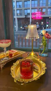 A short, cozy review of Gran T's Coffee House in Manchester, showcasing their interior, flatbreads, and a unique cocktail and cake pairing menu.