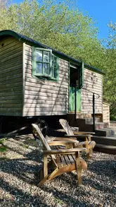 The video provides a comprehensive tour of the shepherd's huts and the on-site restaurant at Gisborough Hall. It showcases the luxurious amenities of the huts, including the stargazing roof, roll-top bath, and private hot tub, while also highlighting the high-quality dining experience at Chaloner's Restaurant, featuring dishes like French onion soup and rhubarb cheesecake.