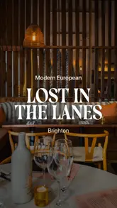 A parent shares a tip for dining out with children by using a booking service to secure discounts at independent restaurants. The video features the creator and their child enjoying a meal, highlighting various dishes and the relaxed atmosphere of the venue.
