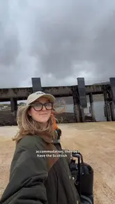 The video is a travel vlog documenting a trip to the Isle of Raasay, focusing on the Isle of Raasay Distillery. It covers the ferry journey, the 'Na Bothain' accommodation, a distillery tour, whisky tasting, and dining at the onsite restaurant. The creator highlights the scenic views, the comfort of the accommodation, and the overall relaxing experience of the island.