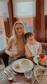 A high-quality, well-edited reel featuring a visit to Mount St. Restaurant in Mayfair. The video captures the elegant, art-filled interior, the sophisticated dining experience, and the family-friendly nature of the venue, showcasing dishes like lobster pie, oysters, and beef tartare.
