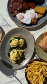 A review of The Windmill Cafe in Hemel Hempstead, featuring a variety of breakfast and lunch items including a Full English, Eggs Florentine, and specialty sandwiches.