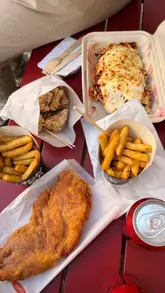 A review of Monga, a Taiwanese fried chicken spot in Soho. The video features shots of the shop exterior, the menu, and close-ups of the fried chicken dishes, including the plum chicken and the cheese-topped chicken.