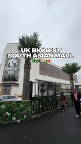 A fast-paced tour of the newly opened Signature Mall in Bradford, showcasing its focus on South Asian fashion, bridal wear, and a diverse food court featuring various cuisines.