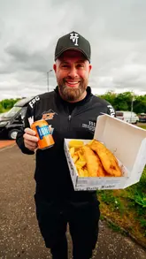A creator visits a mobile fish and chip van in Glasgow, interviewing the owner and reviewing the food.