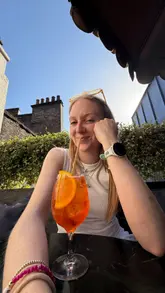 The creator visits Atis in London as part of her 'Battle of the Salads' series, providing a direct-to-camera review of the ordering process, the food quality, and the value for money while eating outside.
