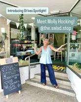 A promotional image featuring a person standing in front of a salad shop, with text overlays introducing the venue and the person.