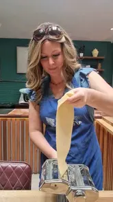 The video documents a pasta-making workshop at Pasta Laboratory in Bath. It follows the creator through the process of mixing dough, using a pasta machine, and shaping the pasta, while also highlighting the social aspect of the class, including prosecco and the final meal.