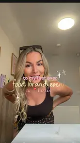 The creator documents a day in London, starting with a brand event for Russell Hobbs featuring juices and cocktails, followed by a visit to Jam Delish, a vegan Caribbean restaurant, where they review the fried oyster mushrooms and fish tacos.