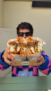 A fast-paced, engaging listicle video where the creator tours 10 different food and drink venues in Southend-on-Sea to challenge the notion that Margate is the premier seaside foodie destination. The video features a variety of cuisines, including Italian, Greek, Cantonese, and Caribbean, showcasing dishes like ribs, pizza, fish and chips, and brunch items.