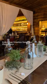 A creator documents their experience at a Kraken Rum terrarium masterclass at Rhum Tavern in London. The video shows the process of building a terrarium inside a rum bottle while enjoying cocktails, highlighting the venue's atmosphere and the interactive nature of the event.