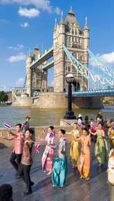 The video is a fast-paced, first-person vlog showcasing the Thailand Showcase festival at Potters Field Park in London. The creator walks through the event, highlighting the lively atmosphere, traditional Thai performances, a parade, and various food stalls. They sample several dishes, including khao soi, Thai sausages, lemon black tea, and durian ice cream, providing a positive review of the experience.