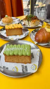 A review of Cantoast Bakery in London, highlighting their Hong Kong-inspired bakes, including their viral salt bread, kaya bolo bun, and other unique pastries. The video features the creator trying the food, showing the baking process, and giving a tour of the venue.