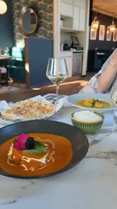 A creator visits Uyare restaurant in Leeds, showcasing the interior, the South Indian cuisine, and the process of using the EatClub app to secure a discount on the bill.