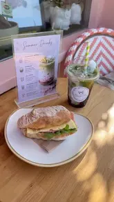 A video review of Blossom Cafe in Southsea, highlighting its aesthetic as a florist-cafe, the fresh sandwiches, matcha drinks, and unique desserts.
