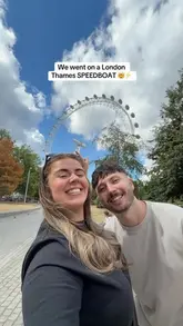 A couple documents their experience booking and riding the Thames Rockets speedboat tour in London, highlighting the ease of using the Klook app and the thrill of the high-speed river ride.
