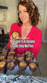 A home cooking tutorial demonstrating how to make high-fibre raspberry and banana chocolate chip muffins, including the mixing process and storage tips.