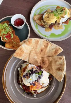 Delicious dishes enjoyed at a homegrown garden cafe in Glasgow, praised for its food and service.