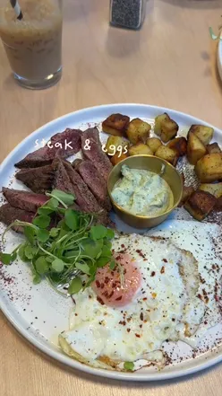 Enjoying a delicious breakfast in London, capturing the vibrant atmosphere of a daily vlog experience.