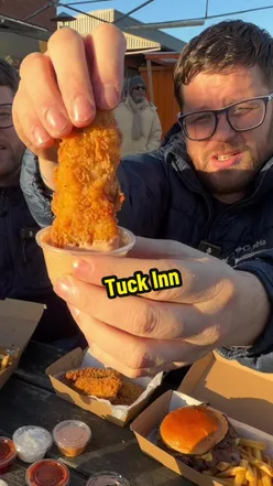 We went out to a small, hidden-gem spot in an industrial estate on Greenhills Road, Tallaght and it absolutely surprised us.  Tuck Inn is doing proper smash burgers, crispy chicken burgers, tenders and loaded fries and the quality was way higher than we expected for such a niche little unit. We were genuinely impressed by this one. Stay tuned to the very end to see our final rating  ⭐ #dinner #smashburger #foodie #twins 