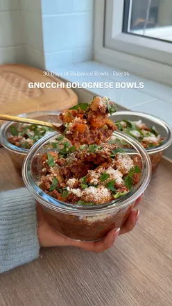 Gnocchi Bolognese Bowls 🥣 DAY 15 of 30 DAYS OF BALANCED BOWLS with @PureGymOfficial #ad If you’re looking for comfort dinners but still trying to be healthy, then these gnocchi bolognese bowls will have you feeling cosy, but still fuelled! It’s a hearty, nutritious dinner and stores for up to 3 days in the fridge, making it great for a midweek prep! It’s got lean beef mince, veggies and gnocchi, all in a rich tomato sauce & topped with Parmesan and basil to finish! You’ll find the full recipe on the PureGym app so check it out & enjoy 🩵 #PureGym #FeelPureGymGood #mealpreps #highproteinrecipes