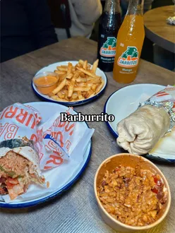 🌯 @Barburrito Cardiff What a perfect spot for lunch! Absolutely have found a lovely new favourite of mine to help stick to that 2026 resolution when I’m out and about 🐷 Download the app to get on their Burrito Buddy deal for by one get one FREE!! And don’t forgot to try the chilli when you’re there😮‍💨 #healthylunch #lunchideas #BOGOF #foodshow #chilli  AD
