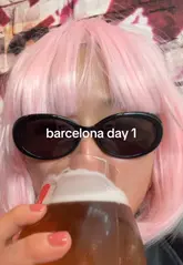 A group of friends documents their birthday trip to Barcelona, featuring a visit to the popular tapas restaurant Cal Pep. The video captures the lively atmosphere, the surprise element of the trip, and a variety of dishes enjoyed by the group.