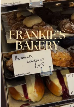 Cosy neighbourhood bakery in Chiswick 🥐 ☕️  📍Frankie’s #london #londonbakeries #cafesinlondon #chiswick #coffee