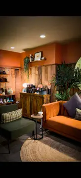 The creator visits the Lush Spa in Leeds for a 'Rewilding' facial, documenting the experience from the initial consultation to the treatment itself, highlighting the relaxing atmosphere and the products used.