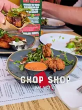 NEW MENU AT @Chop Shop Kelham in Kelham Island, Sheffield comes highly recommended by myself and my fellow foodies, after trying it out at last week's Sheffield Foodie Social ! [ad - partially discounted and full disclosure - I manage the restaurant's social media & marketing] Not to be biased with me being at this restaurant regularly, but the food at this original Kelham steakhouse, has always impressed me, and it was nice to enjoy it without working at the same time, plus being in the fabulous company of some fellow food bloggers 💞 You can expect top quality steaks, MASSIVE burgers, juicy slow-cooked meats, amazing starters, lovely desserts and lots of fresh beers & cocktails here. 💫 PLUS if you book a table here off the back of this recoemmendation, quote JENSFOODBLOG in the booking notes, for 20% off your food bill - now that's a reason to visit sooner than you were planning!! Book via their website https://chopshopbarandgrill.co.uk/book/ On the night I enjoyed; ⭐ Jerk chicken wings - wow the flavour and spice level to these is unreal!! The marinade is made freshly from scratch!️ ⭐ Bacon double cheeseburger - it was bigger than my head! Comes with fried pickles which won me over. A reyt good burger️️ I've also got my eye on the chicken parmigiana AND coming to do the bottomless with Ben - 90 minutes of unlimited drinks which includes beer, wine, spirits, prosecco, cocktails and more, unlimited sides and a meat of your choice. It's proving to be a popular one lately! 💷 Spend: £20 - £40pp ⏰ Open Hours: Wed & Thur 5pm - 10pm, Fri & Sat 12pm - 11pm, Sun 12pm - 8pm. 🚗 Parking info: Some nearby street parking or parking lots 🙌🏼Recommended by @JensFoodBlog  #sheffieldrestaurant #wheretoeatinsheffield #steakhousesheffield #foodrecommendationsheffield #sheffieldfoodblogger 