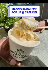 A creator visits the limited-time Magnolia Bakery pop-up at Cafe Ciel in the courtyard of Raffles London at The OWO, reviewing the famous banana pudding and noting the limited availability.