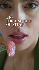 A creator demonstrates the preparation and tasting of A5 Japanese Wagyu beef, highlighting its quality and marbling while promoting a home delivery service for premium ingredients.