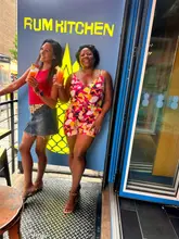 A high-energy, vlog-style reel showcasing a bottomless brunch experience at a Caribbean restaurant, featuring cocktails, jerk chicken, and a lively atmosphere.