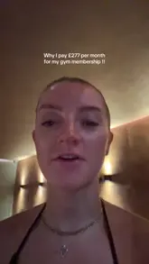 A creator gives a tour of the spa facilities at Third Space Wimbledon, explaining why the high monthly membership fee is justified by the amenities, including saunas, a pool, a cold plunge, showers, a steam room, and heated loungers.