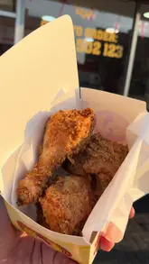 A food review vlog where the creator visits 'Krispy Lemon Chicken' in Luton to test their fried chicken and chips, showcasing the menu, the ordering process, and providing a taste test of the food in a nearby park.