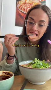 A 'what I eat in a day' vlog featuring a visit to a dental suite, lunch at a noodle restaurant, and dinner at home.