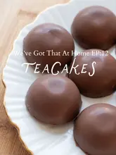 A clear, step-by-step tutorial on how to make homemade chocolate teacakes using a biscuit base and marshmallow fluff, including a gluten-free option.